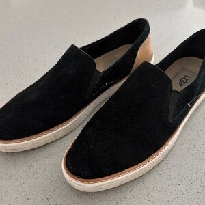 UGG Women's Black and Tan Flats